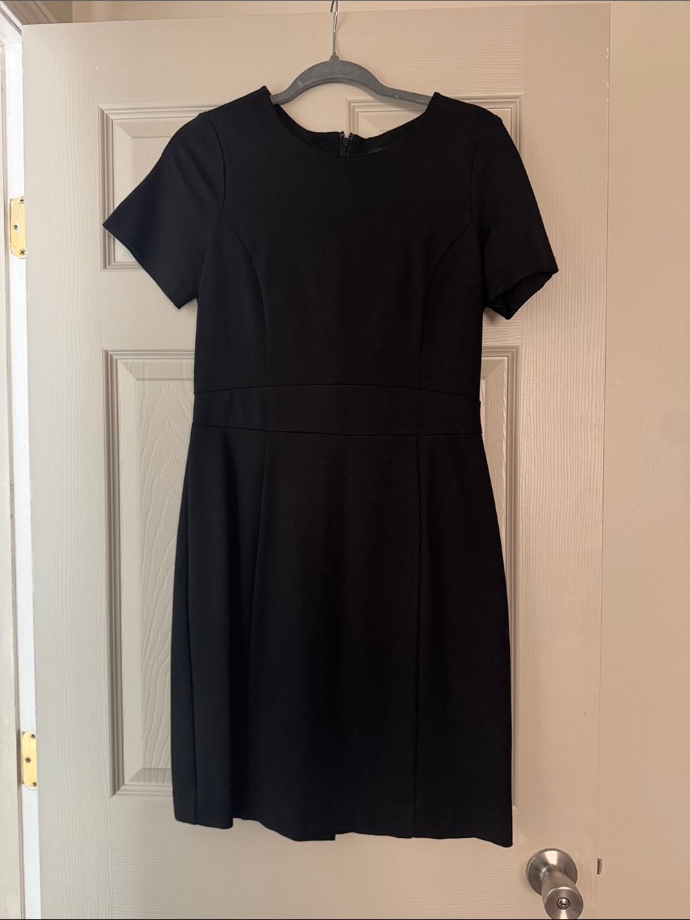 Amanda & Chelsea Black Sheath Mini Dress Crew Neck Short Sleeve